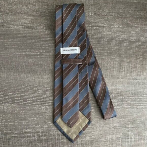 VINTAGE Giorgio Armani Neck Tie 100% Italian Silk Stripe Diagonal Blue Brown 57" - Picture 3 of 6